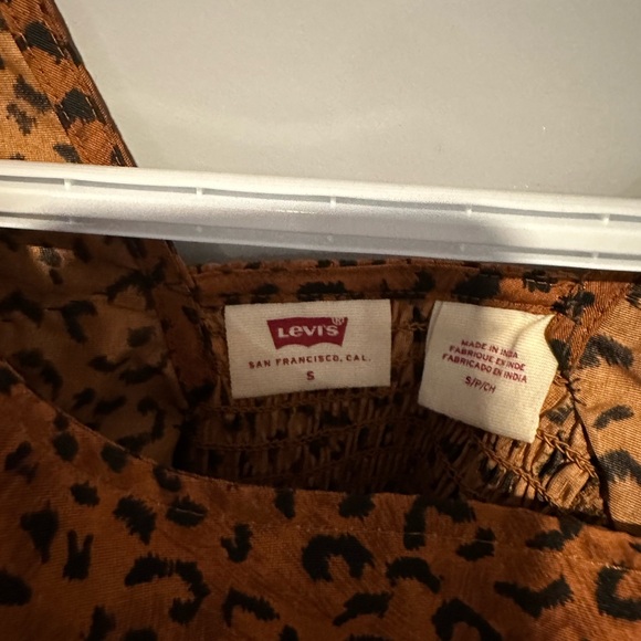 Levi’s cheetah puff sleeves crop top - Picture 3 of 3